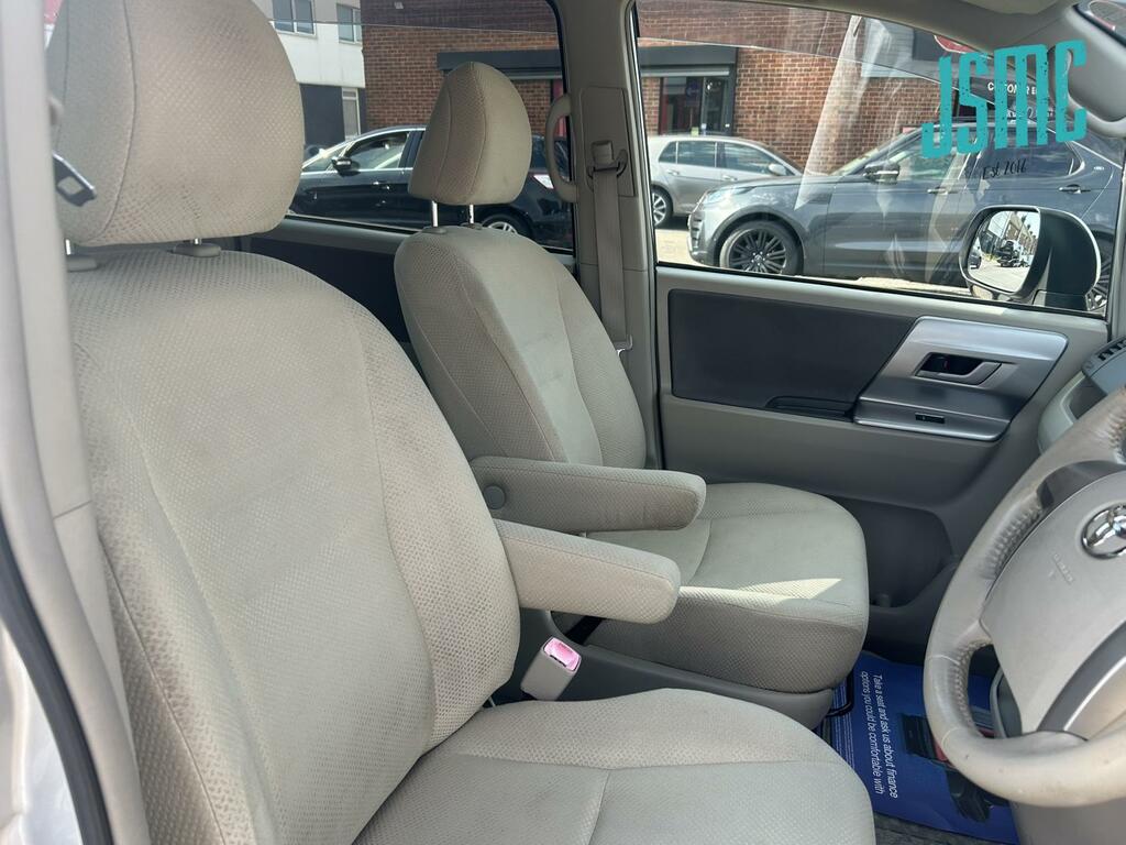 Toyota Noah 2.0 Silver #5