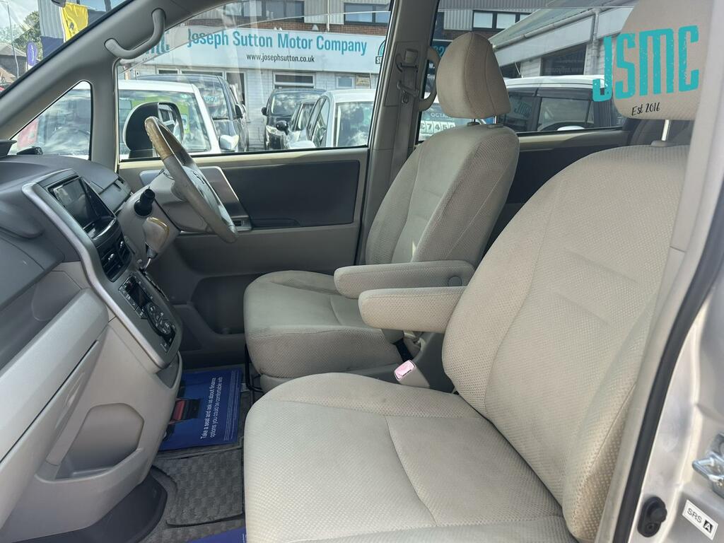 Toyota Noah 2.0 Silver #3