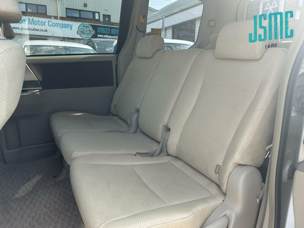 Toyota Noah 2.0 Silver #5