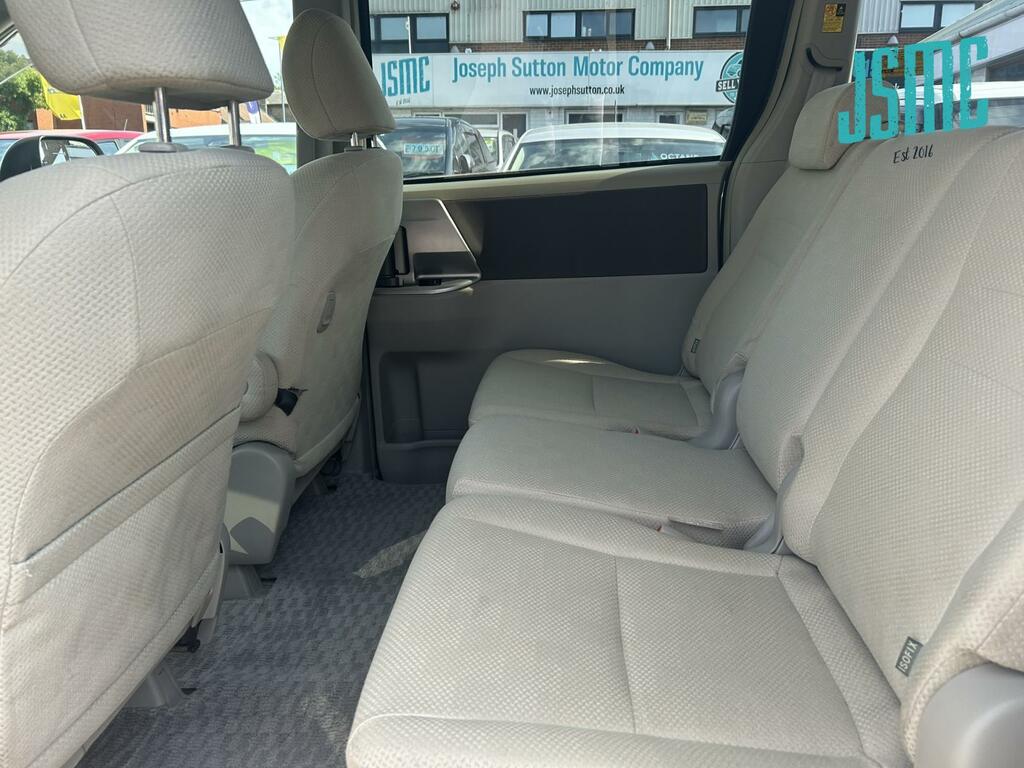Toyota Noah 2.0 Silver #6