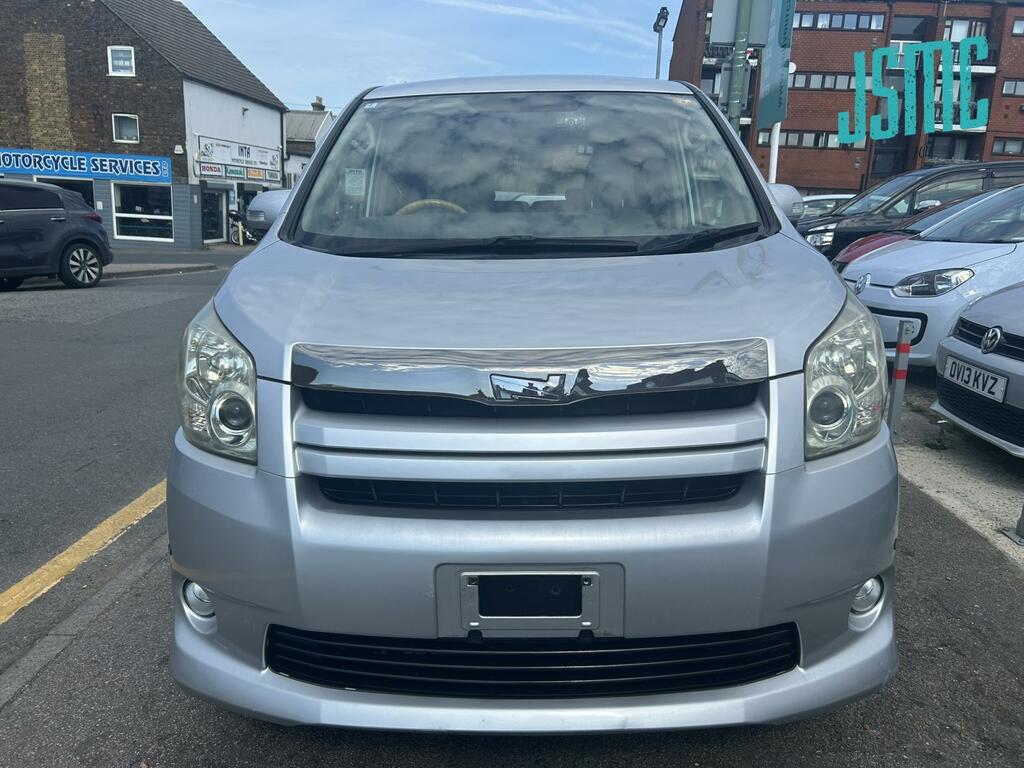 Toyota Noah 2.0 Silver #6