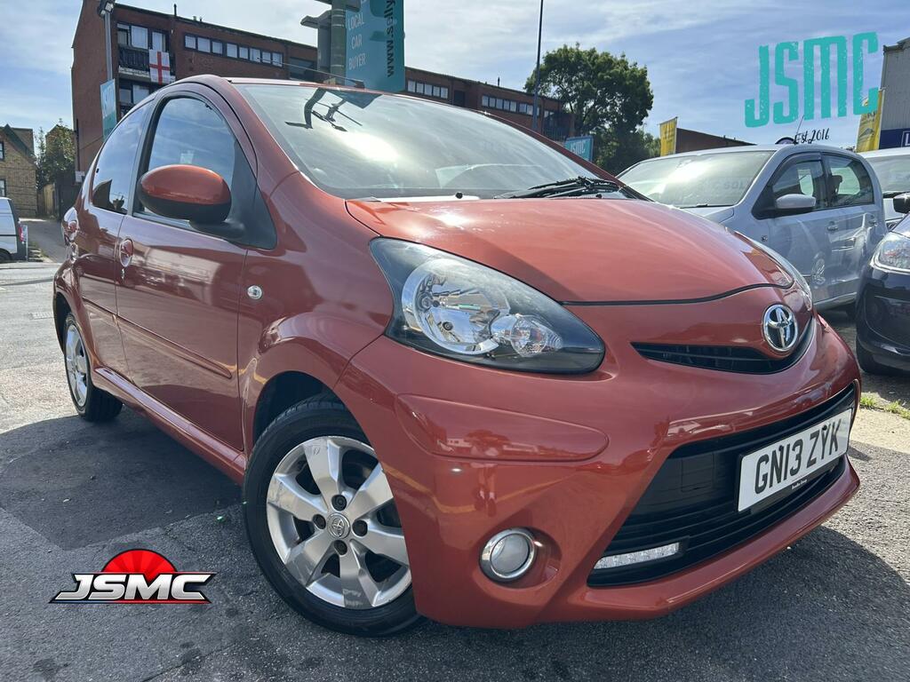 Toyota Aygo 1.0 Vvt-i Fire Hatchback Euro 5 Orange