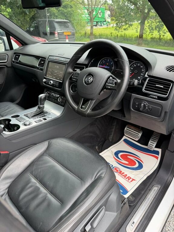 Volkswagen Touareg 2016 3.0 Tdi V6 Bluemotion Tech R-line Suv Die NJ16KKF White #5