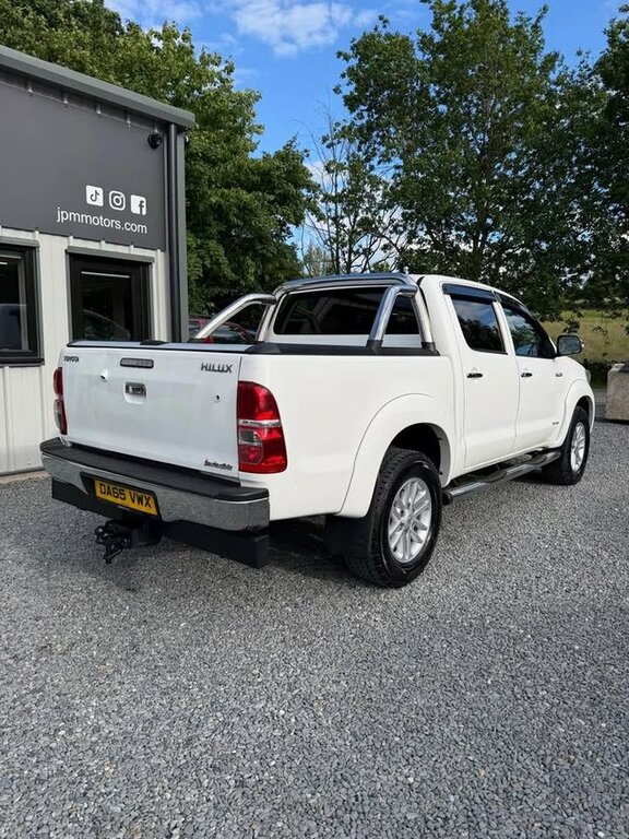 Toyota HILUX 2015 3.0 D-4d Invincible Pickup Double Cab Die White #2