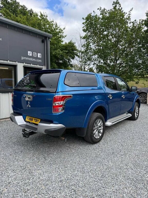 Mitsubishi L200 2018 2.4 Di-d Dc Barbarian Pickup Double Cab D Blue #2