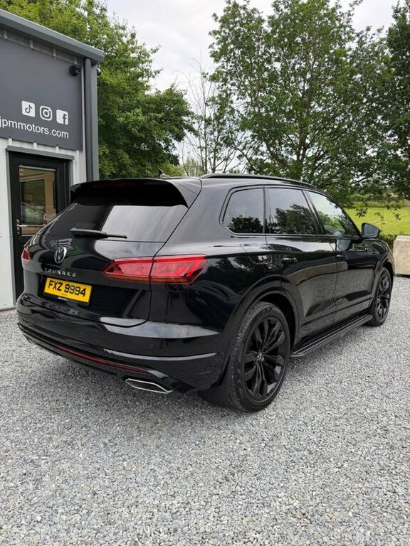 Volkswagen Touareg 2022 3.0 Tdi V6 Black Edition Suv Tiptr FN22PDZ Black #2