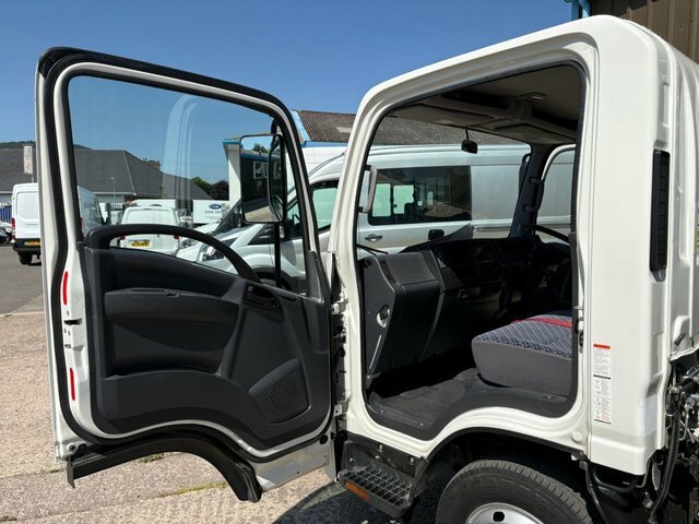 Isuzu Grafter N35.125t Utility Cab White #6