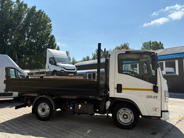 Isuzu Grafter N35.125t Utility Cab White #1