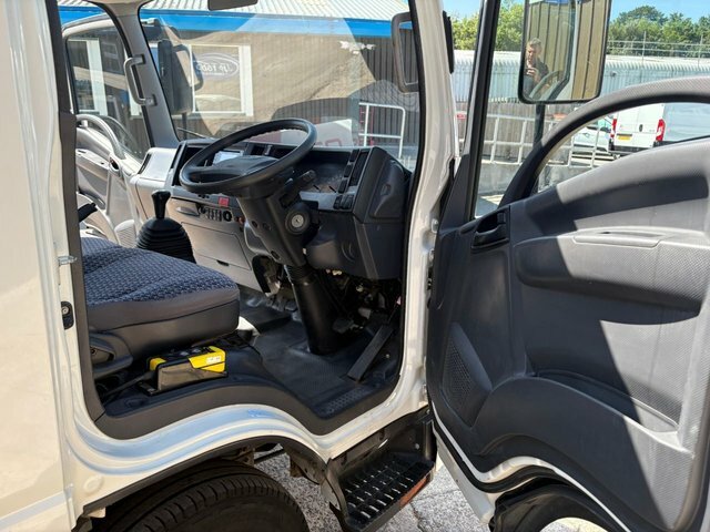 Isuzu Grafter N35.125t Utility Cab White #10