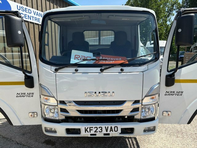 Isuzu Grafter N35.125t Utility Cab White #5