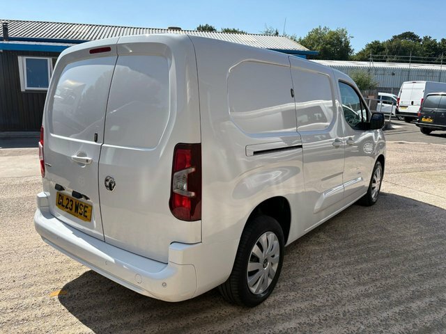 Vauxhall Combo Mpv White #4