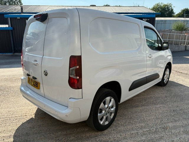Vauxhall Combo Mpv White #4