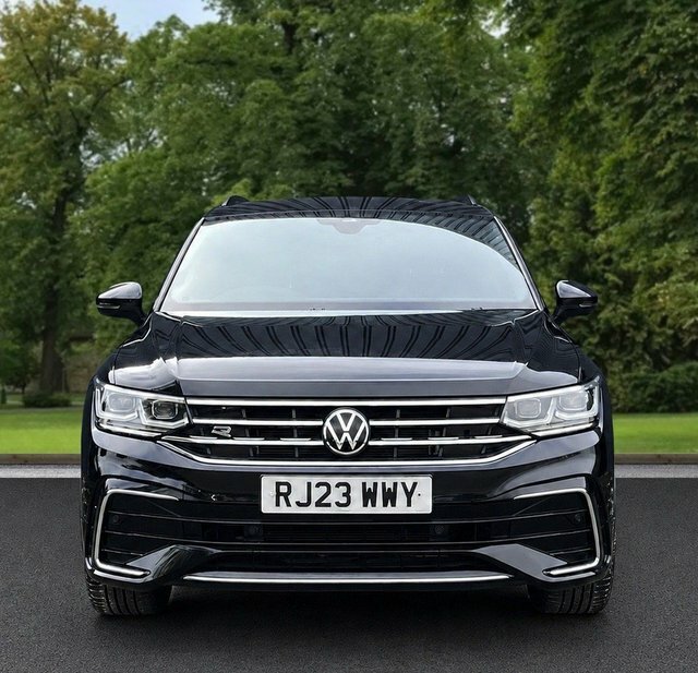 Volkswagen Tiguan 2023 1.5 Tsi R-line Edition Suv Dsg Eur RJ23WWY Black #3
