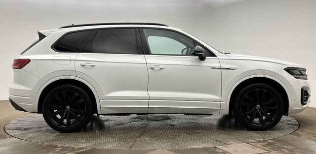Volkswagen Touareg 2021 3.0 Tdi V6 Black Edition Suv Tiptr Black #2