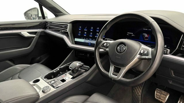 Volkswagen Touareg 2020 3.0 Tdi V6 R-line Tech Suv Tiptron White #4