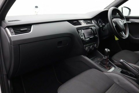 Skoda Octavia 1.6 Tdi Cr Elegance Dsg 5-Door Estate Grey #14