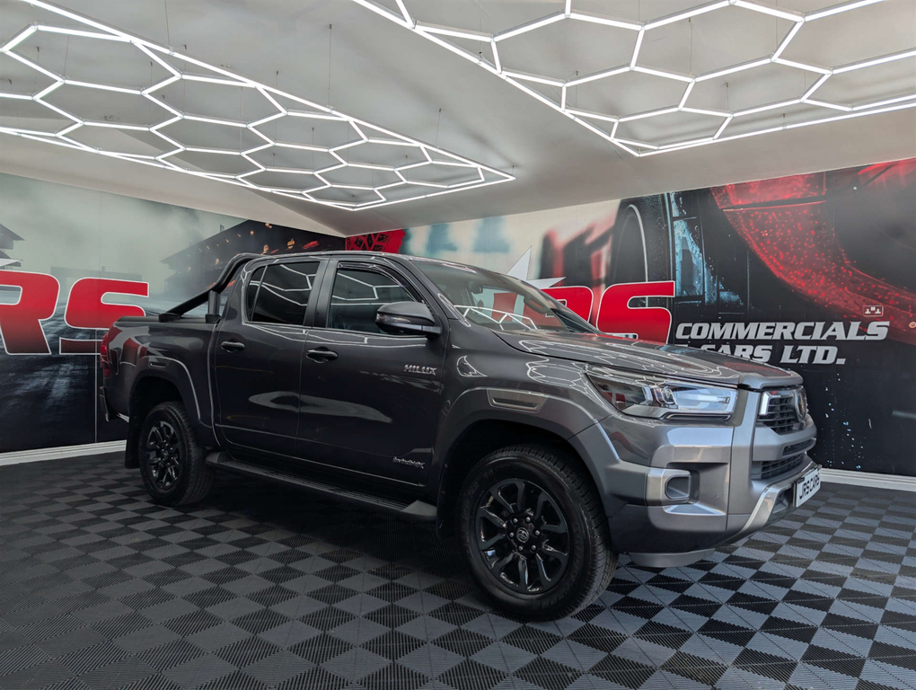 Toyota HILUX Hi-luxury Invincible X D-4d 4Wd Double Cab 4W
