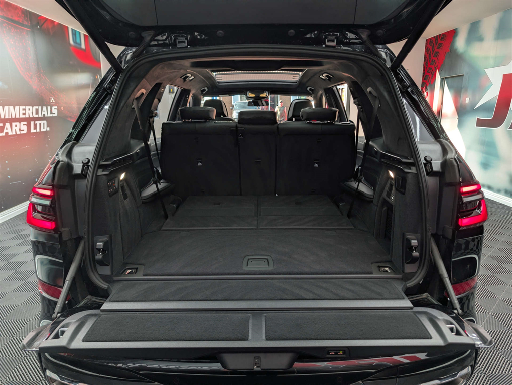 BMW X7 Xdrive M60i Step Ultimate Pack Black #60