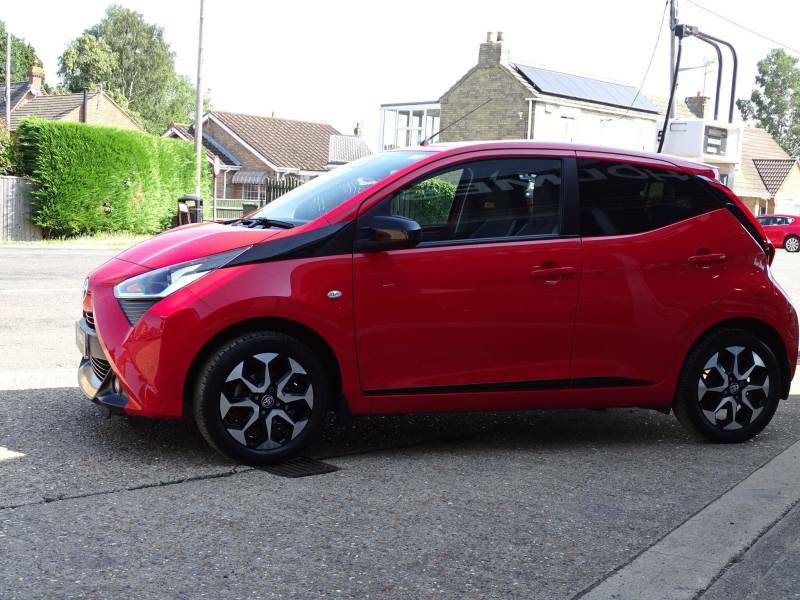 Toyota Aygo 1.0 Vvt-i X-trend Tss X-shift Red #4