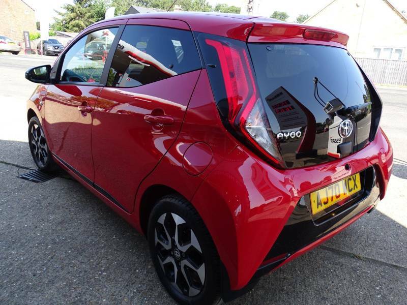 Toyota Aygo 1.0 Vvt-i X-trend Tss X-shift Red #3