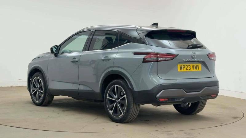 Nissan Qashqai 1.3 Dig-t Mhev Acenta Premium Suv Hybri Red #2