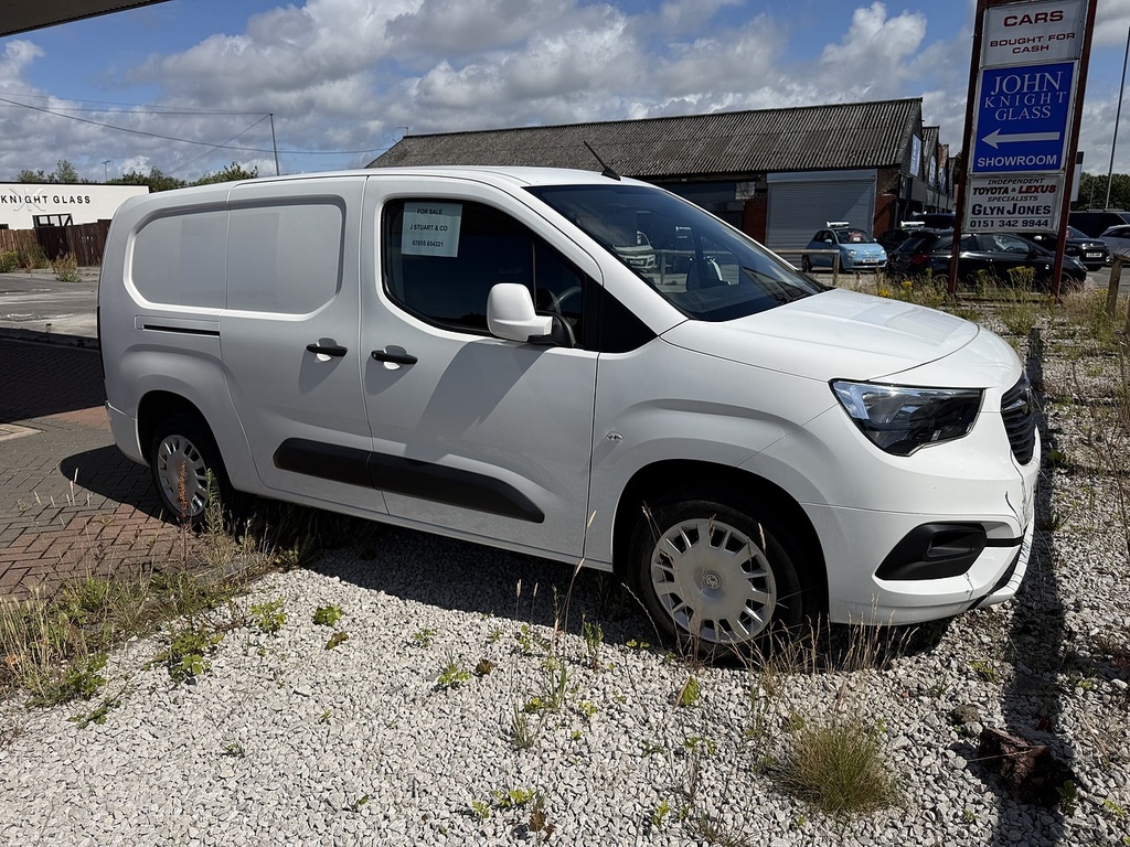 Vauxhall Combo 1.5 Turbo D 2300 Sportive Panel Van Man White