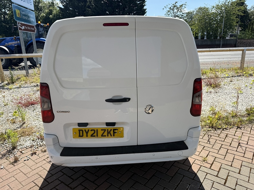 Vauxhall Combo 1.5 Turbo D 2300 Sportive Panel Van Man White #2