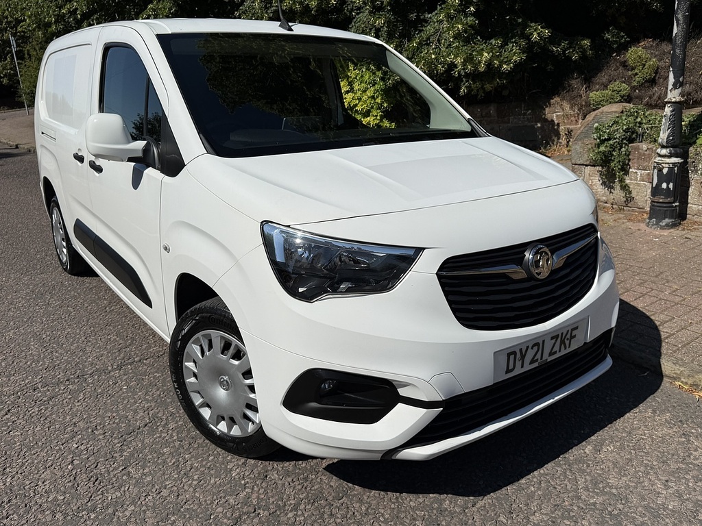 Vauxhall Combo 1.5 Turbo D 2300 Sportive Panel Van Man White