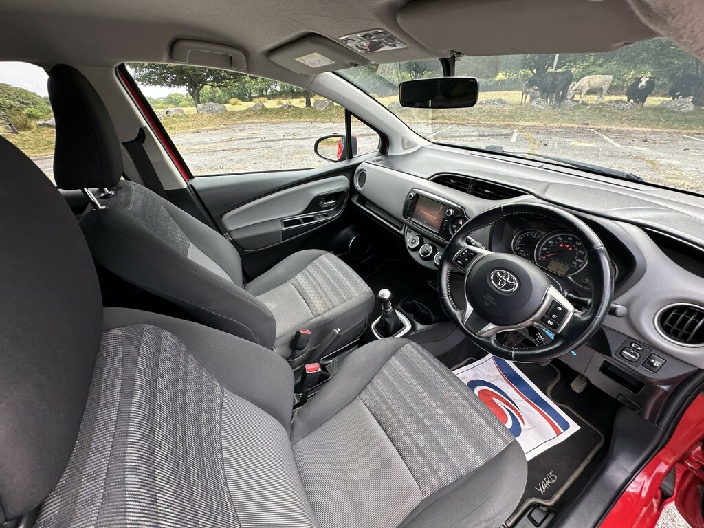 Toyota Yaris Hatchback 1.33 Vvt-i Icon Man, Red, WA17YJT Red #4