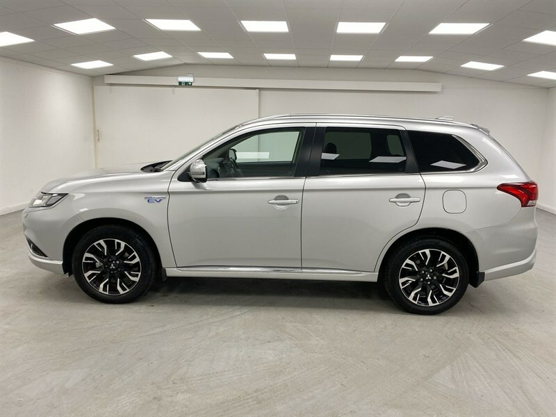 Mitsubishi Outlander 2.0H 12Kwh 4H Cvt 4Wd Euro 6 Ss Black #25