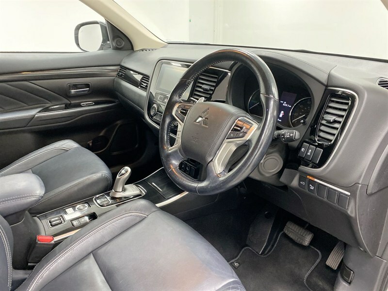 Mitsubishi Outlander 2.0H 12Kwh 4H Cvt 4Wd Euro 6 Ss Black #63