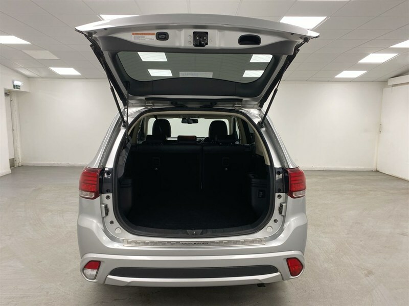 Mitsubishi Outlander 2.0H 12Kwh 4H Cvt 4Wd Euro 6 Ss Black #113