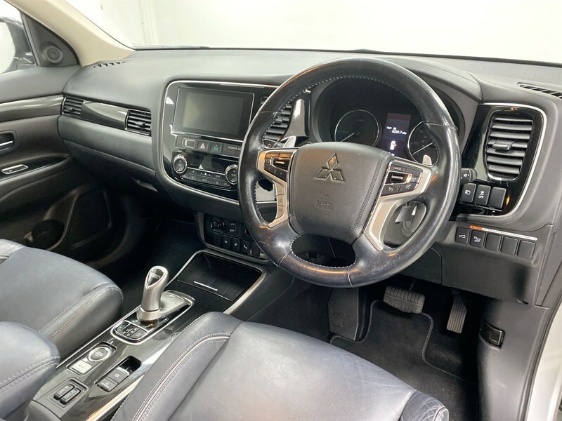 Mitsubishi Outlander 2.0H 12Kwh 4H Cvt 4Wd Euro 6 Ss Black #71