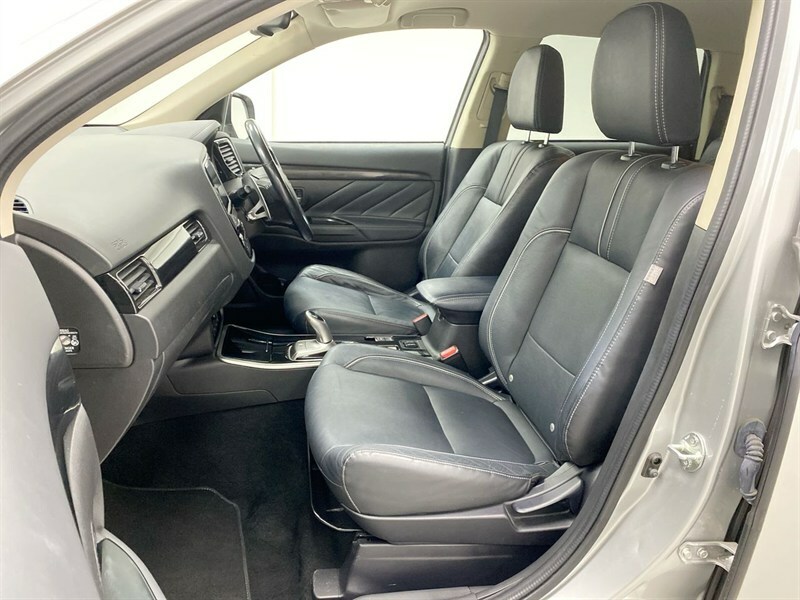 Mitsubishi Outlander 2.0H 12Kwh 4H Cvt 4Wd Euro 6 Ss Black #101