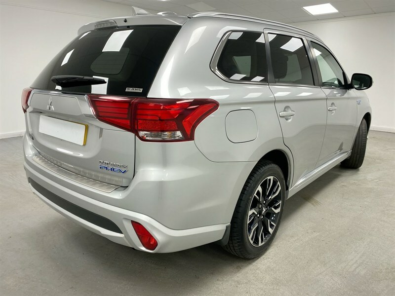 Mitsubishi Outlander 2.0H 12Kwh 4H Cvt 4Wd Euro 6 Ss Black #24