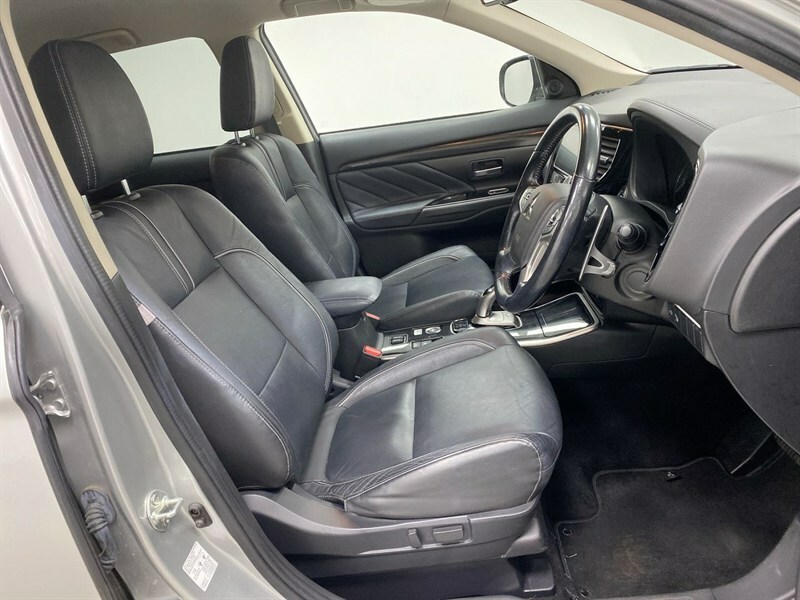 Mitsubishi Outlander 2.0H 12Kwh 4H Cvt 4Wd Euro 6 Ss Black #61