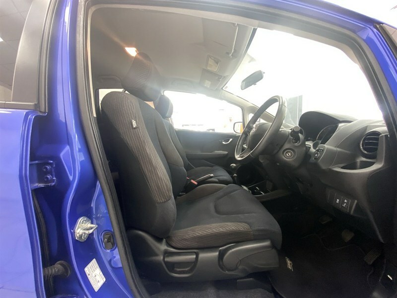 Honda Jazz 1.5 I-vtec Es Plus Hatchback Cvt Euro 5 Black #38