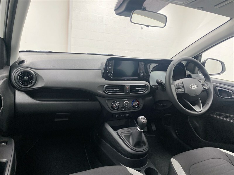 Hyundai I10 1.0 63 Advance Nav White #2
