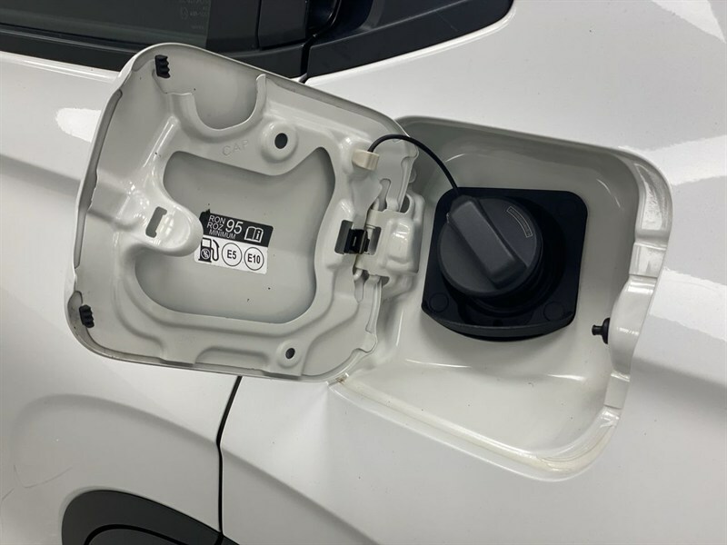 Honda Hr-V Advance White #28