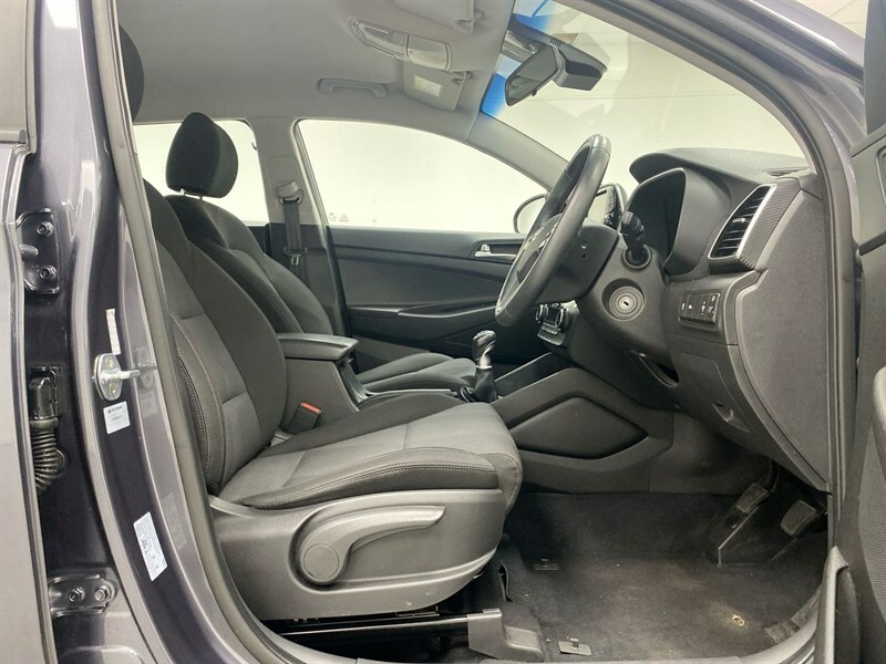 Hyundai Tucson Silver #32