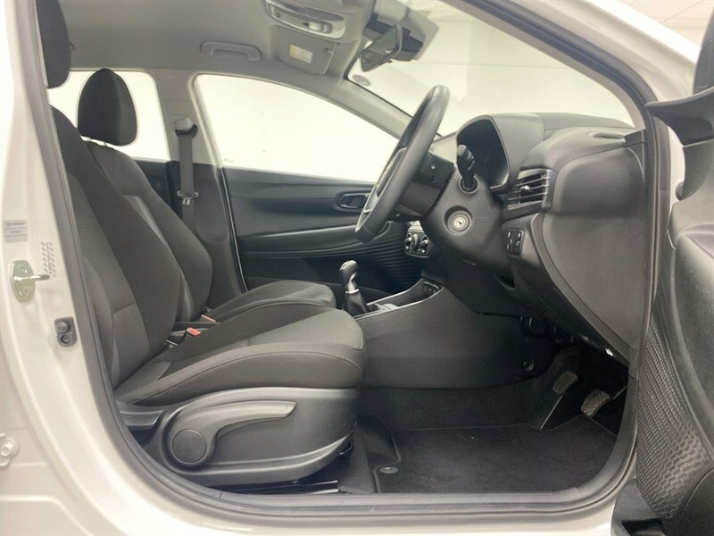 Hyundai I20 Advance White #32