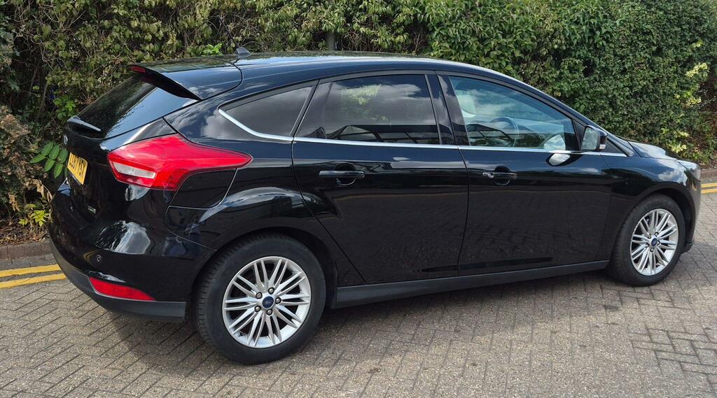 Ford Focus 1.0T Ecoboost Zetec Edition Euro 6 Ss LL67YSX Black #4