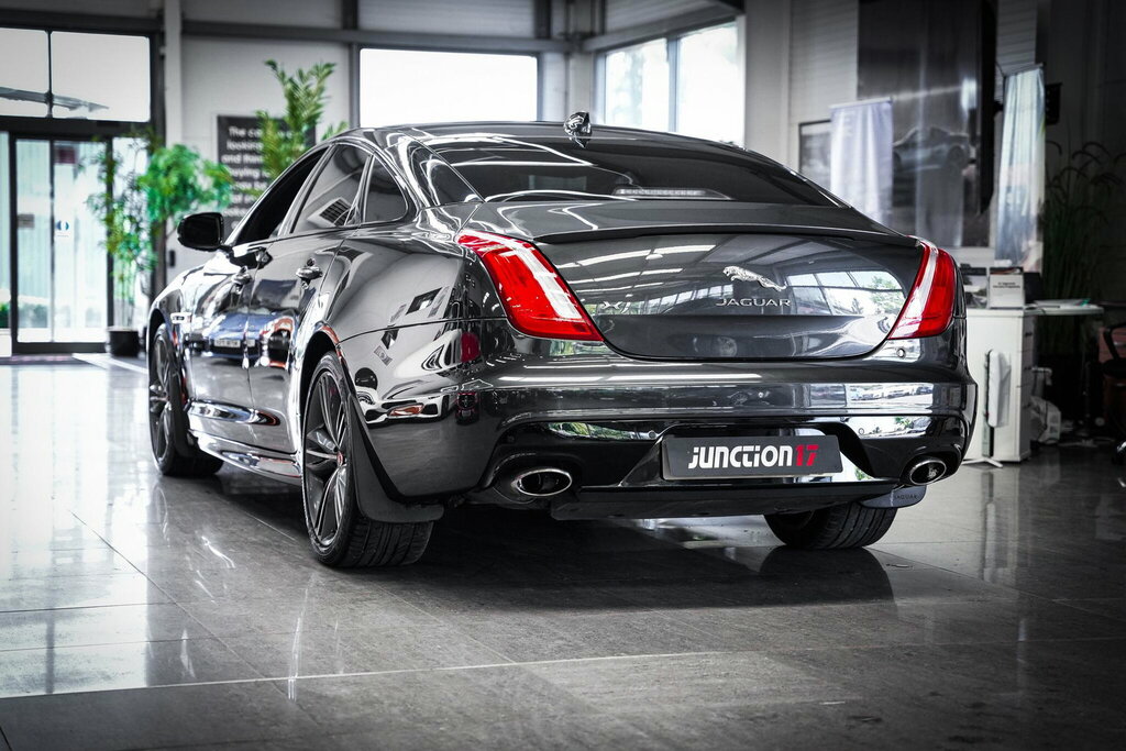 Jaguar XJ 3.0D V6 Portfolio Black #12