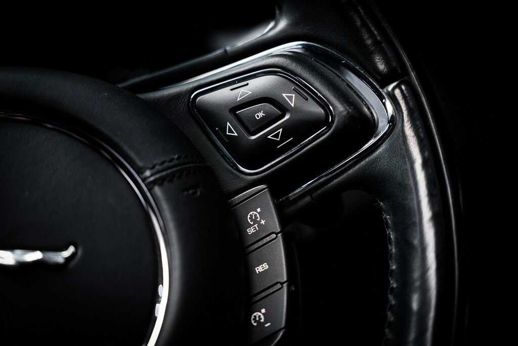 Jaguar XJ 3.0D V6 Portfolio Black #48