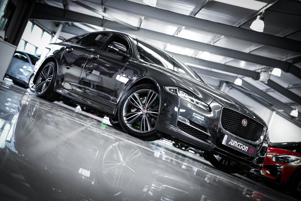 Jaguar XJ 3.0D V6 Portfolio Black #7