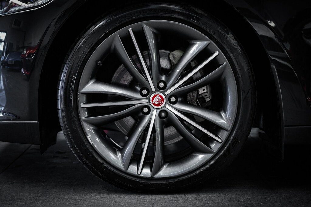 Jaguar XJ 3.0D V6 Portfolio Black #26
