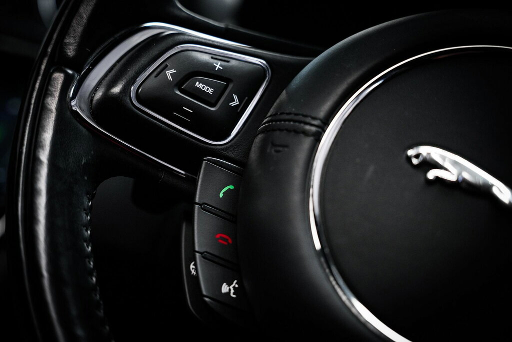 Jaguar XJ 3.0D V6 Portfolio Black #47