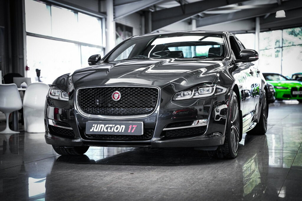 Jaguar XJ 3.0D V6 Portfolio Black #11