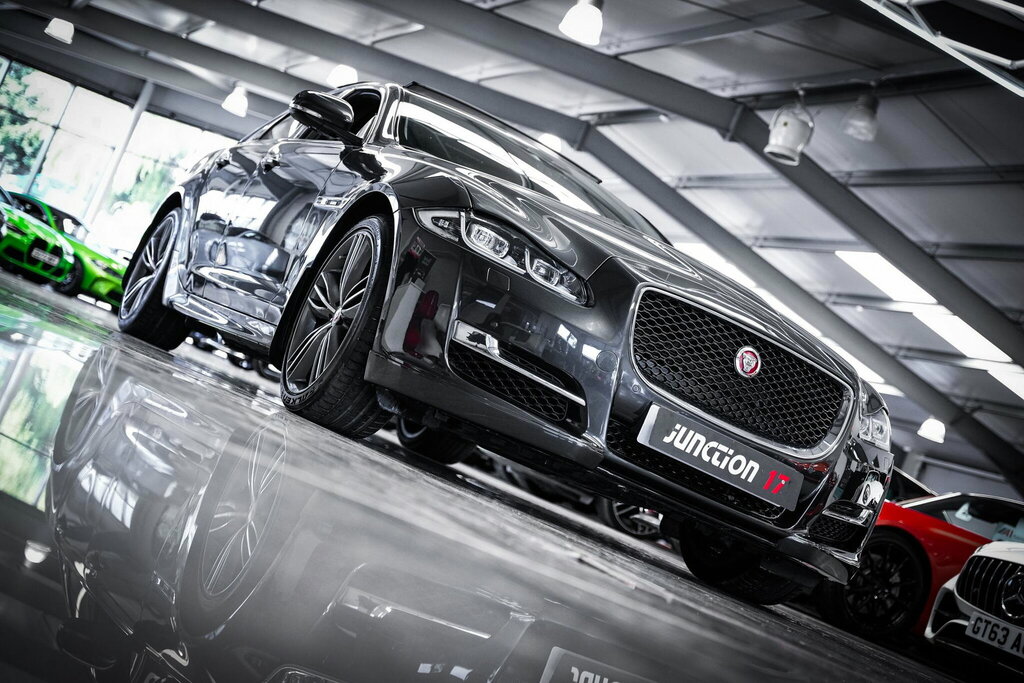 Jaguar XJ 3.0D V6 Portfolio Black #28
