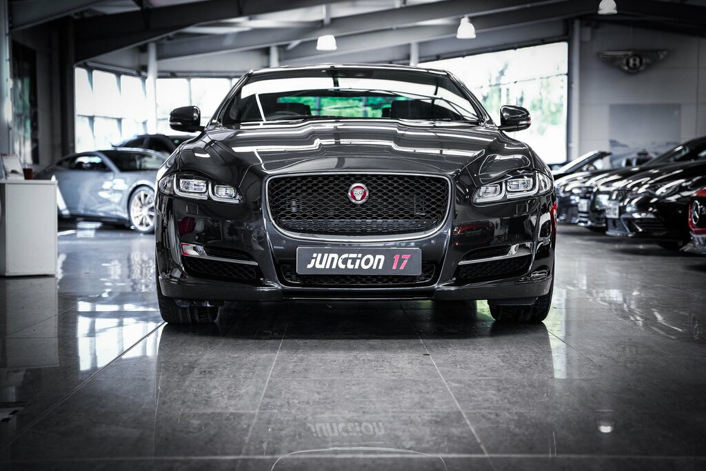 Jaguar XJ 3.0D V6 Portfolio Black #10